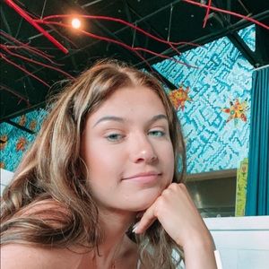 Meet your Posher, Hailey